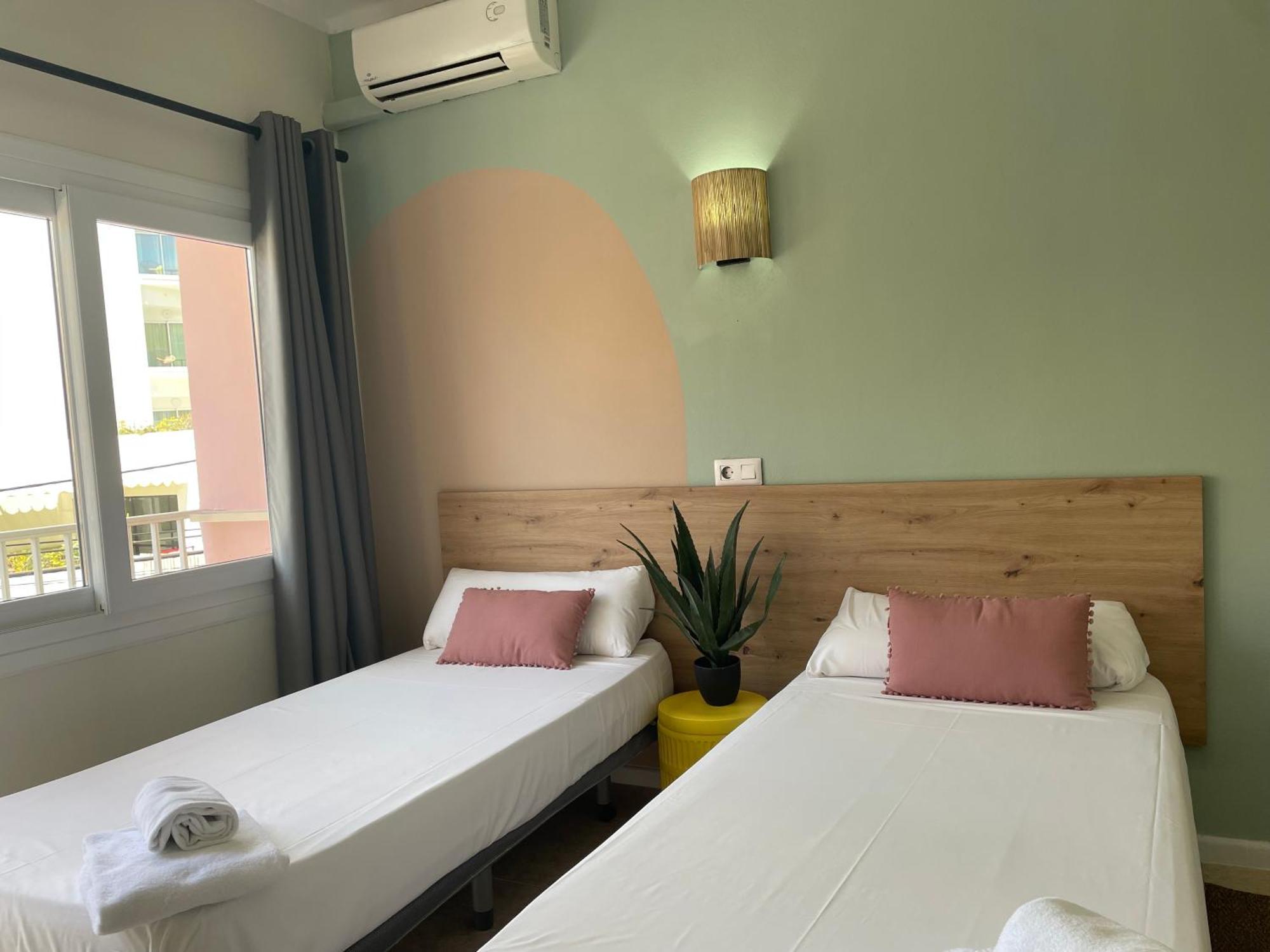פלאייה דה פאלמה Hostal Playa De Palma מראה חיצוני תמונה